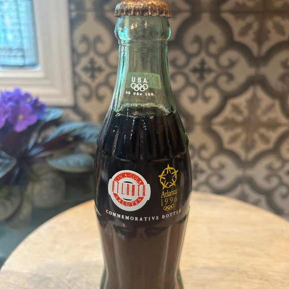 VINTAGE- UNOPENED 1996 OLYMPICS COMMEMORATIVE COCA COLA BOTTLE - 6.5 OZ. - Picture 4 of 5